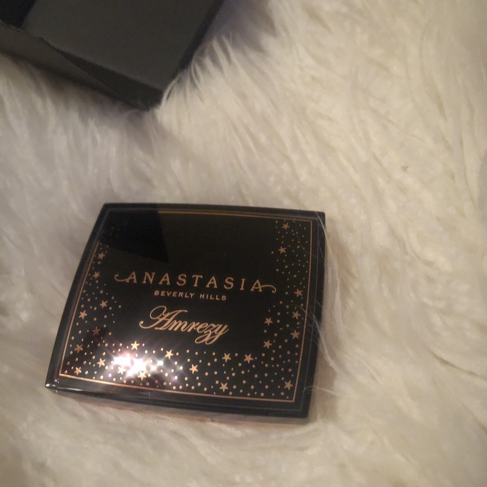 100% Authentic Amrezy highlighter